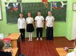 Школьники из Чебачего поздравили защитников Отечества небольшим концертом